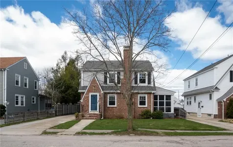 47 Knollwood Avenue Cranston RI 02910
