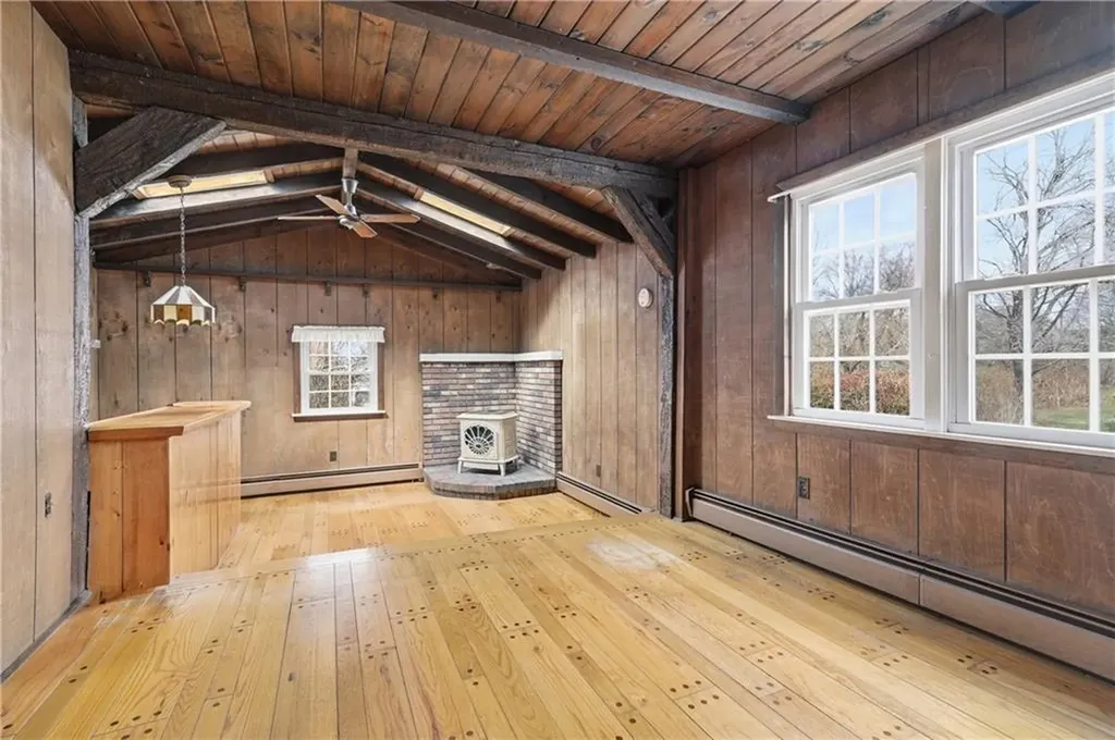 86 Mendon Road North Smithfield RI 02896
