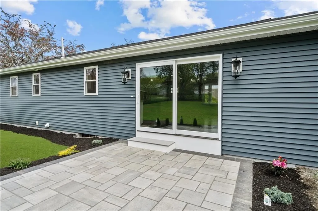 51 Arrowhead Lane Portsmouth RI 02871