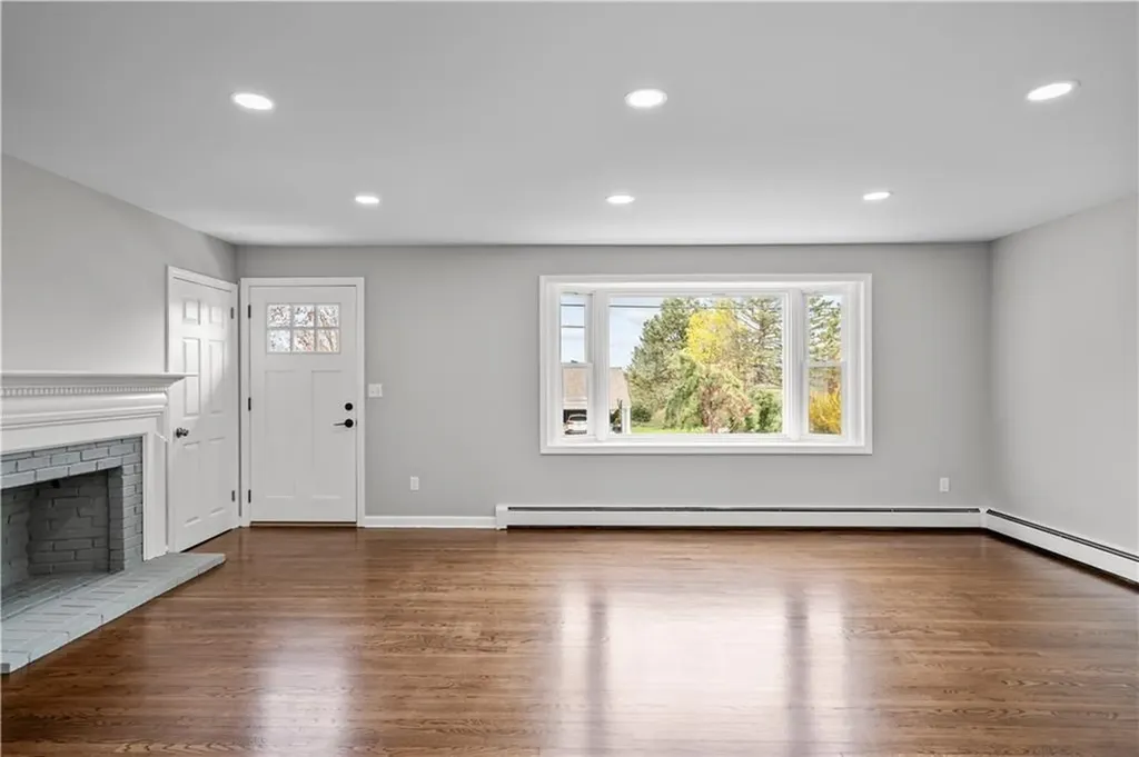 51 Arrowhead Lane Portsmouth RI 02871