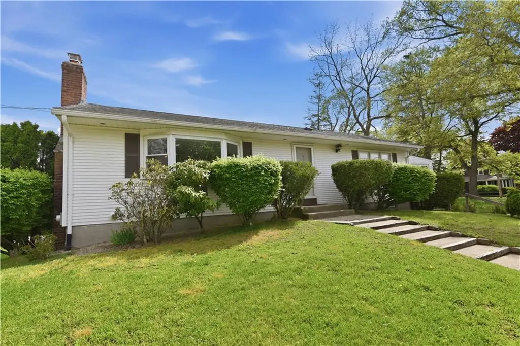183 First Avenue East Greenwich RI 02818