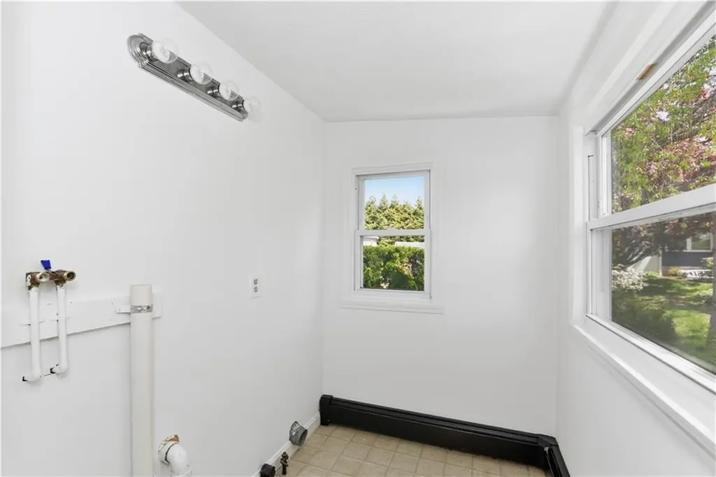 183 First Avenue East Greenwich RI 02818