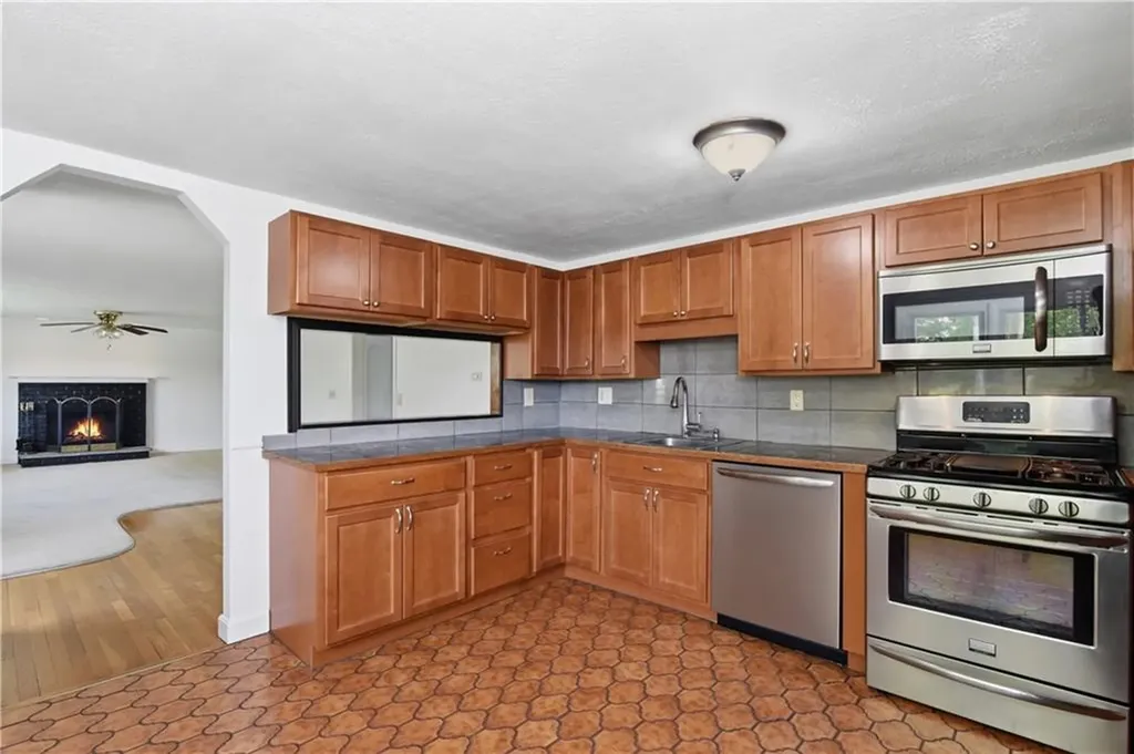 183 First Avenue East Greenwich RI 02818