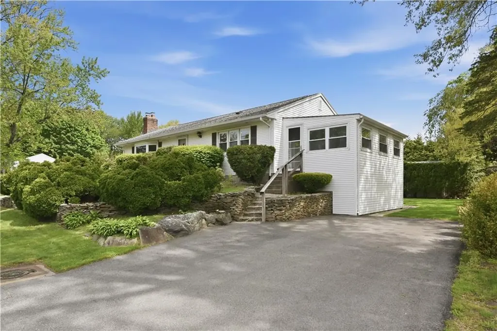 183 First Avenue East Greenwich RI 02818
