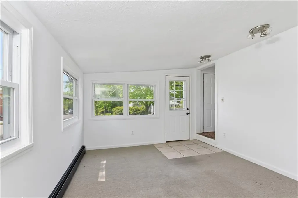 183 First Avenue East Greenwich RI 02818