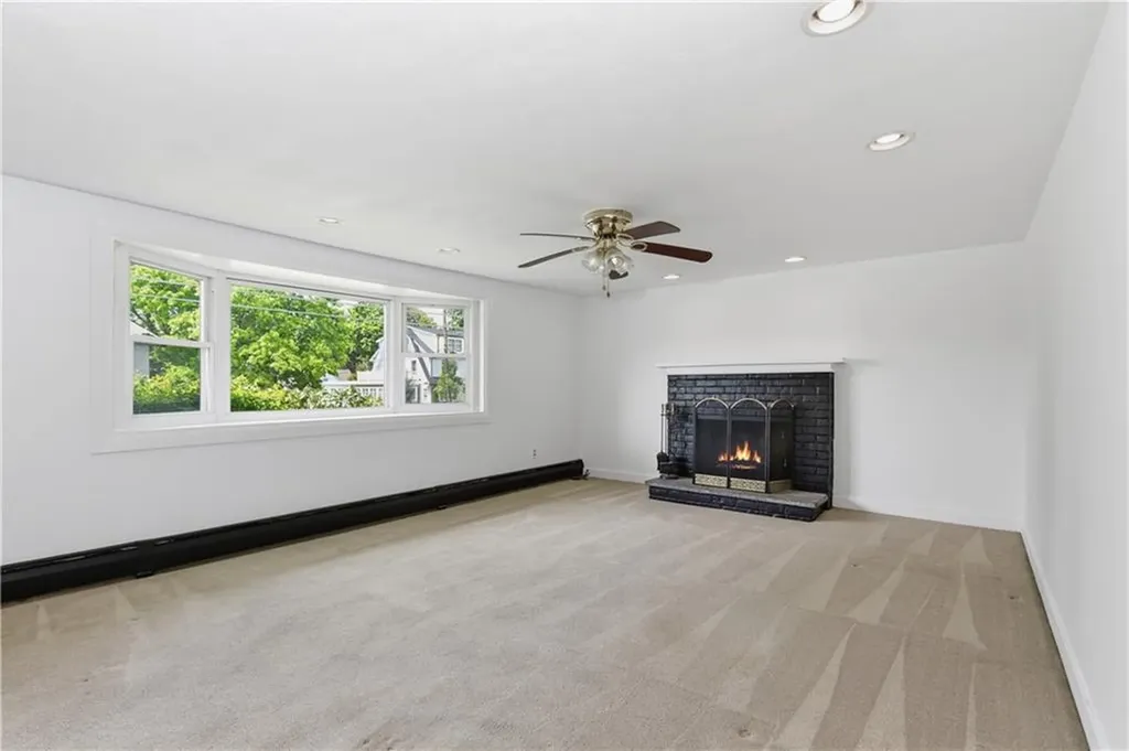 183 First Avenue East Greenwich RI 02818