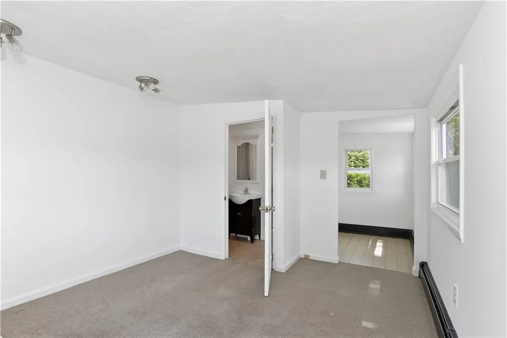 183 First Avenue East Greenwich RI 02818