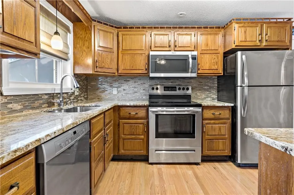 5 Luther Avenue East Providence RI 02914