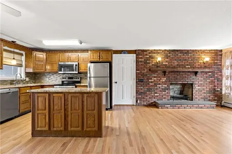 5 Luther Avenue East Providence RI 02914