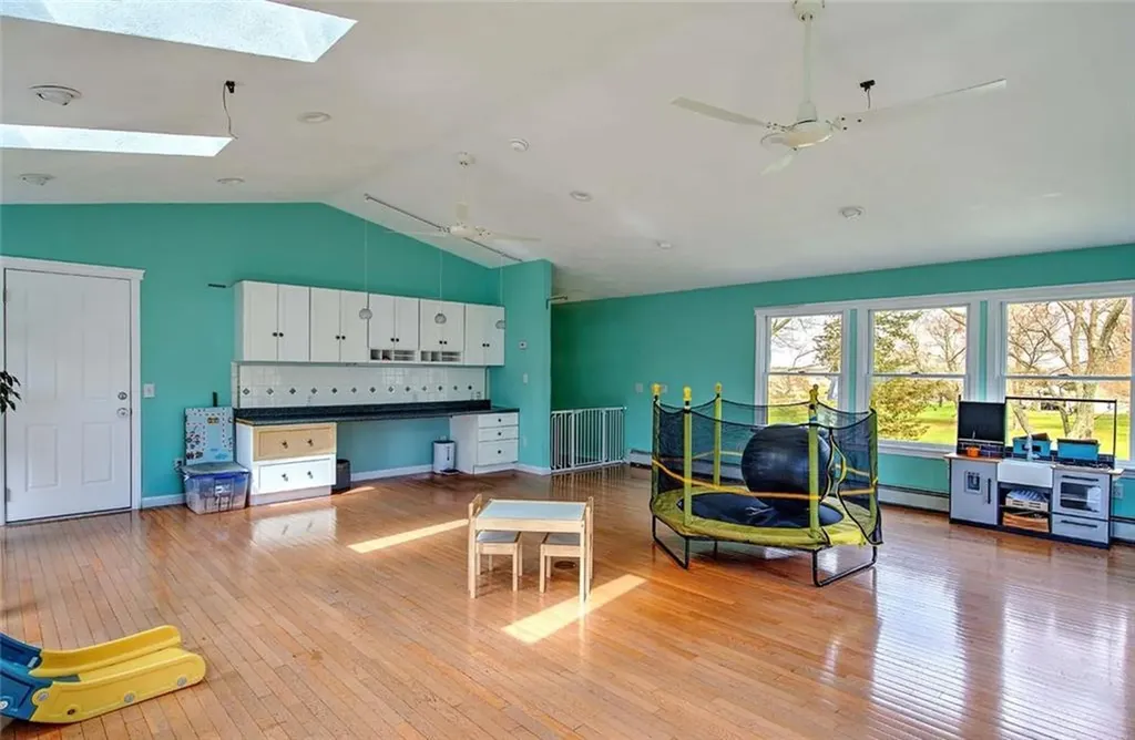 247 Randall Avenue Warwick RI 02889
