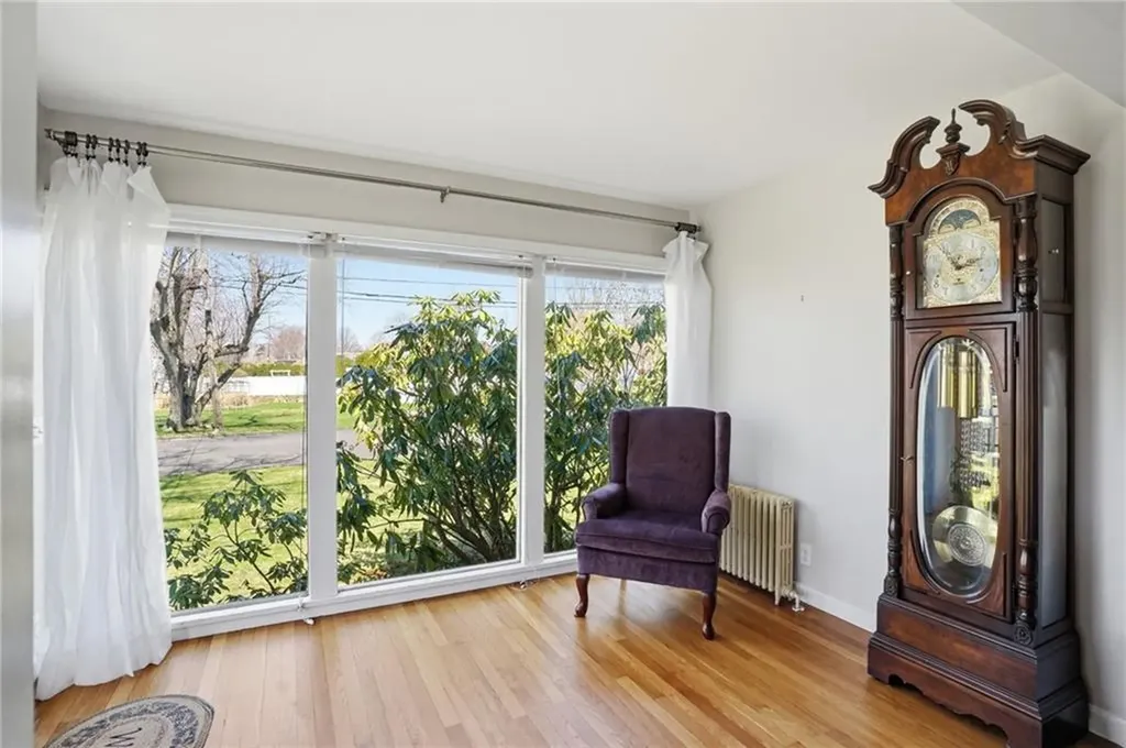 54 Beach Road Bristol RI 02809