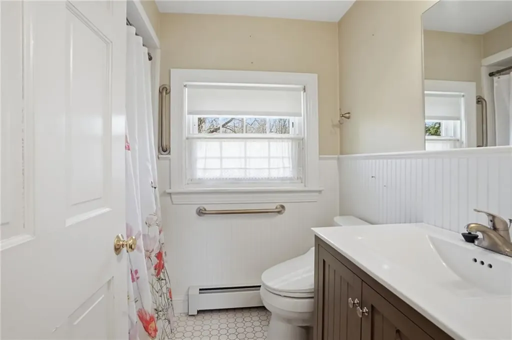 54 Beach Road Bristol RI 02809