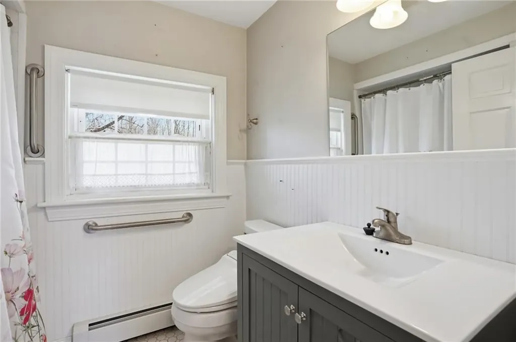 54 Beach Road Bristol RI 02809