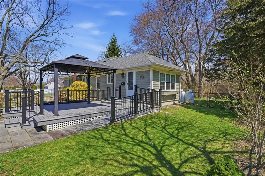 54 Beach Road Bristol RI 02809