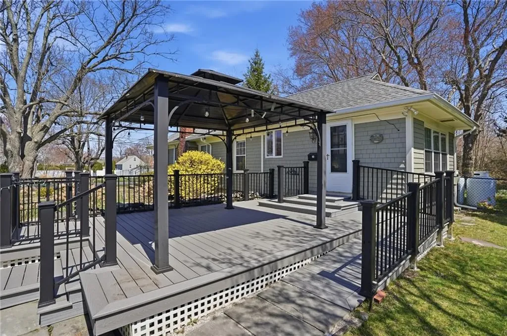 54 Beach Road Bristol RI 02809