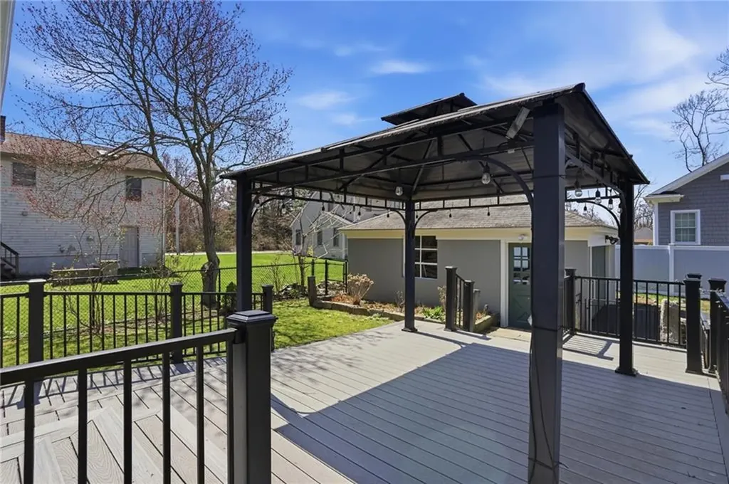 54 Beach Road Bristol RI 02809
