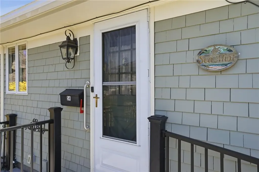 54 Beach Road Bristol RI 02809