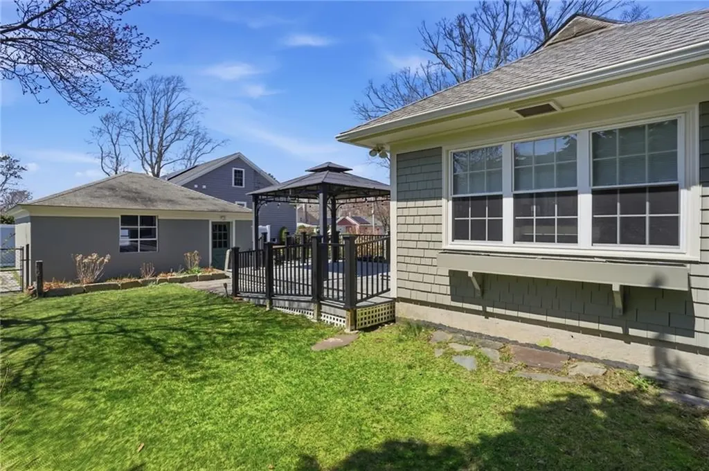 54 Beach Road Bristol RI 02809