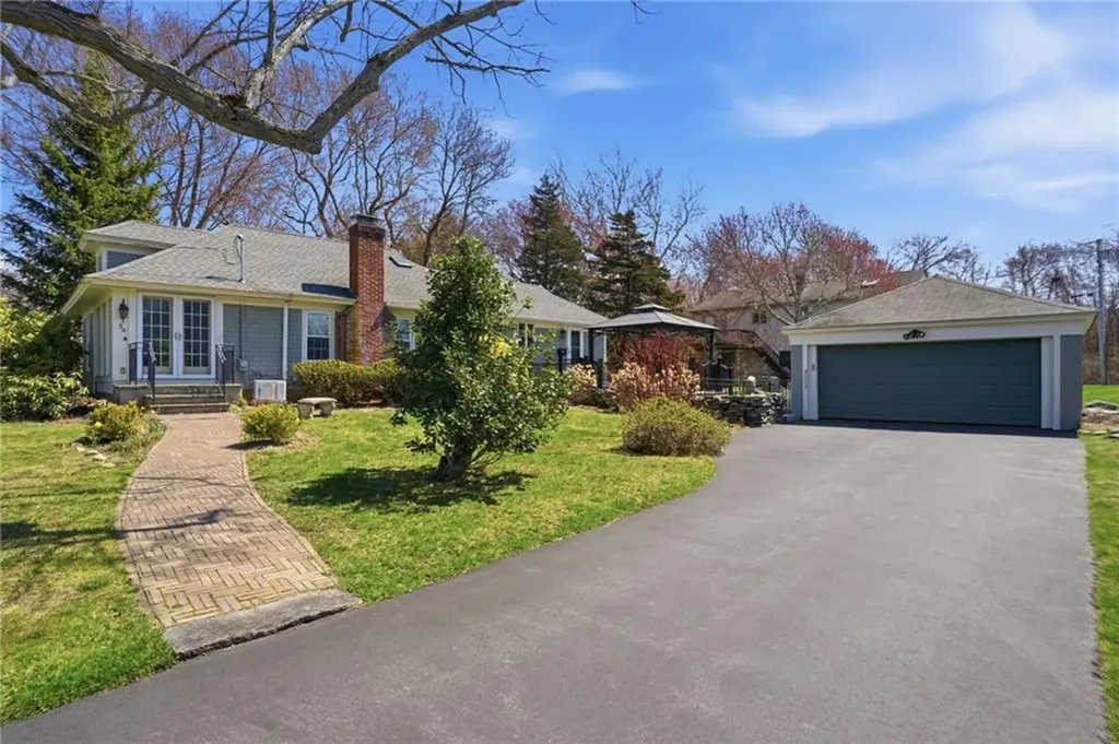 54 Beach Road Bristol RI 02809