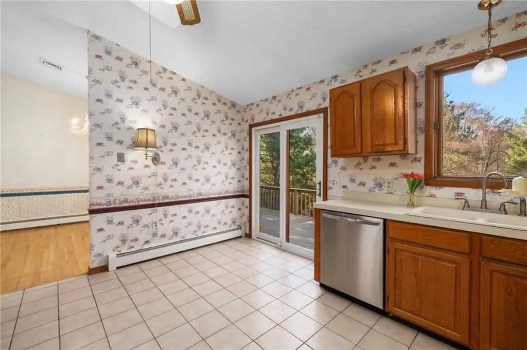 285 Randall Avenue Warwick RI 02889