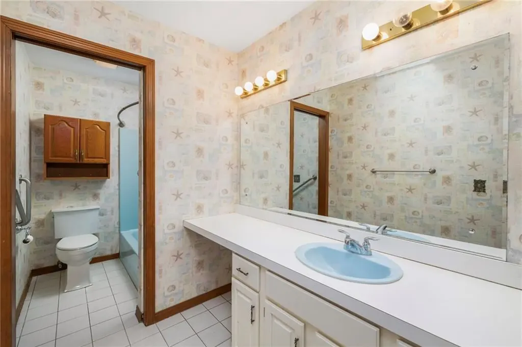 285 Randall Avenue Warwick RI 02889