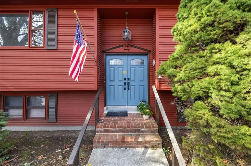 285 Randall Avenue Warwick RI 02889