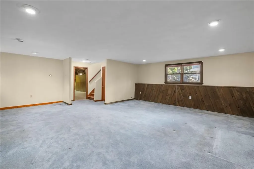 285 Randall Avenue Warwick RI 02889