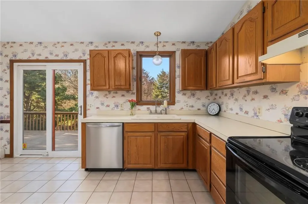 285 Randall Avenue Warwick RI 02889