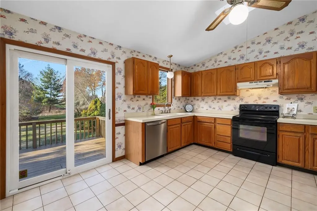285 Randall Avenue Warwick RI 02889