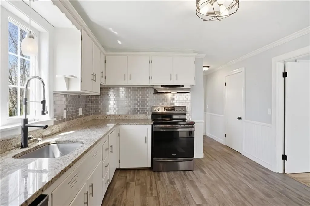 17 Goulart Avenue Bristol RI 02809