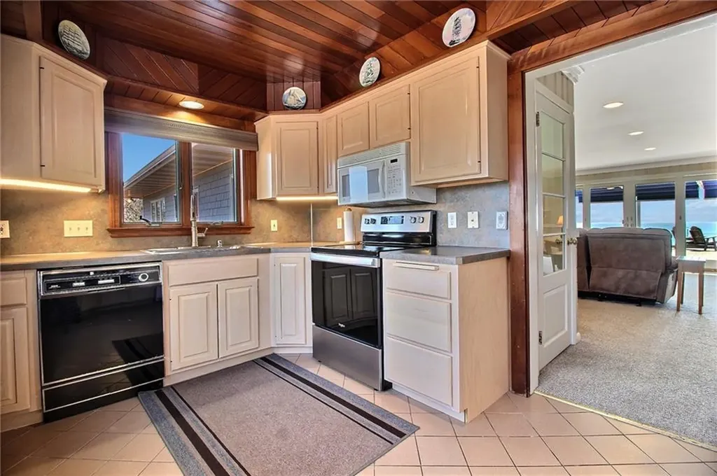 635 Atlantic Avenue Westerly RI 02891