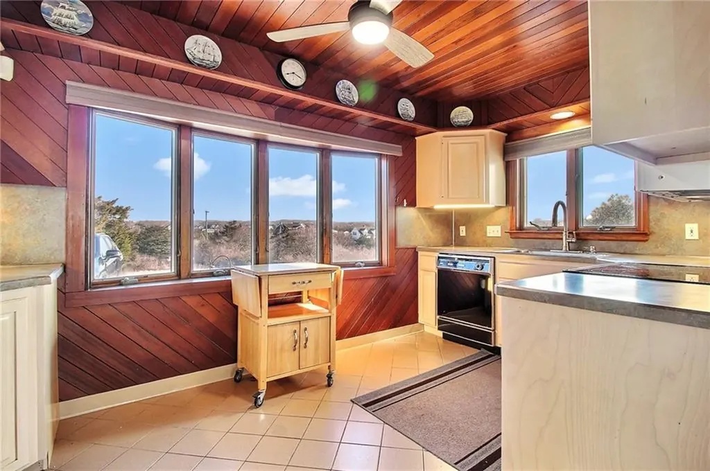 635 Atlantic Avenue Westerly RI 02891