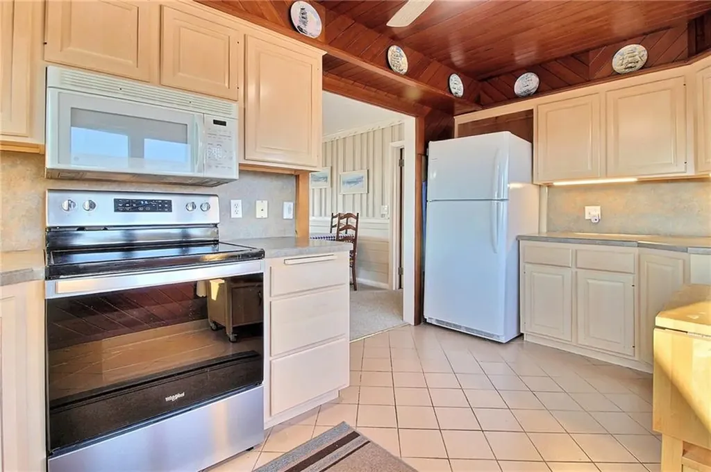 635 Atlantic Avenue Westerly RI 02891