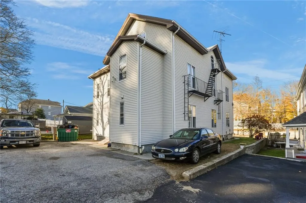 79 Hamlet Avenue Woonsocket RI 02895