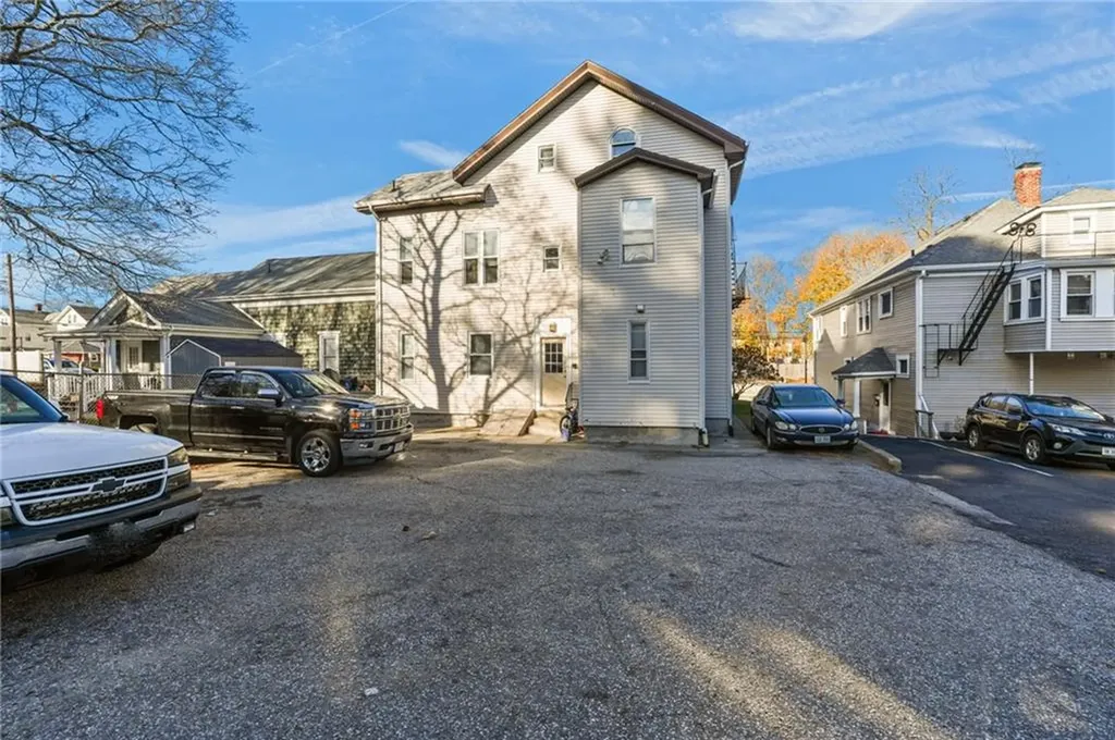 79 Hamlet Avenue Woonsocket RI 02895