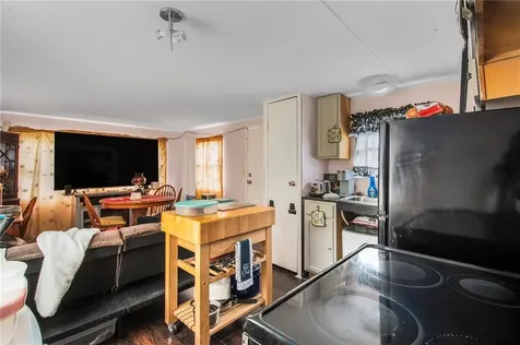 719 Forest Park Middletown RI 02842