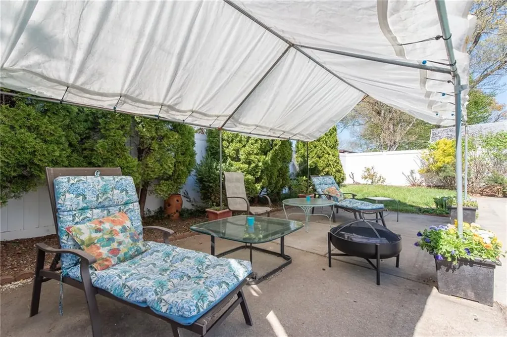 47 Amsterdam Avenue Warwick RI 02889