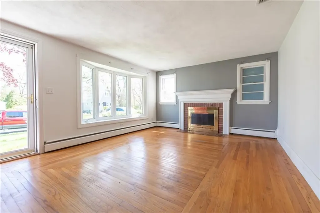 47 Amsterdam Avenue Warwick RI 02889