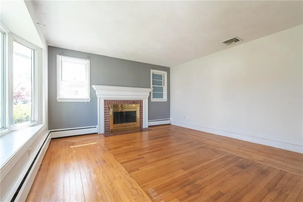 47 Amsterdam Avenue Warwick RI 02889