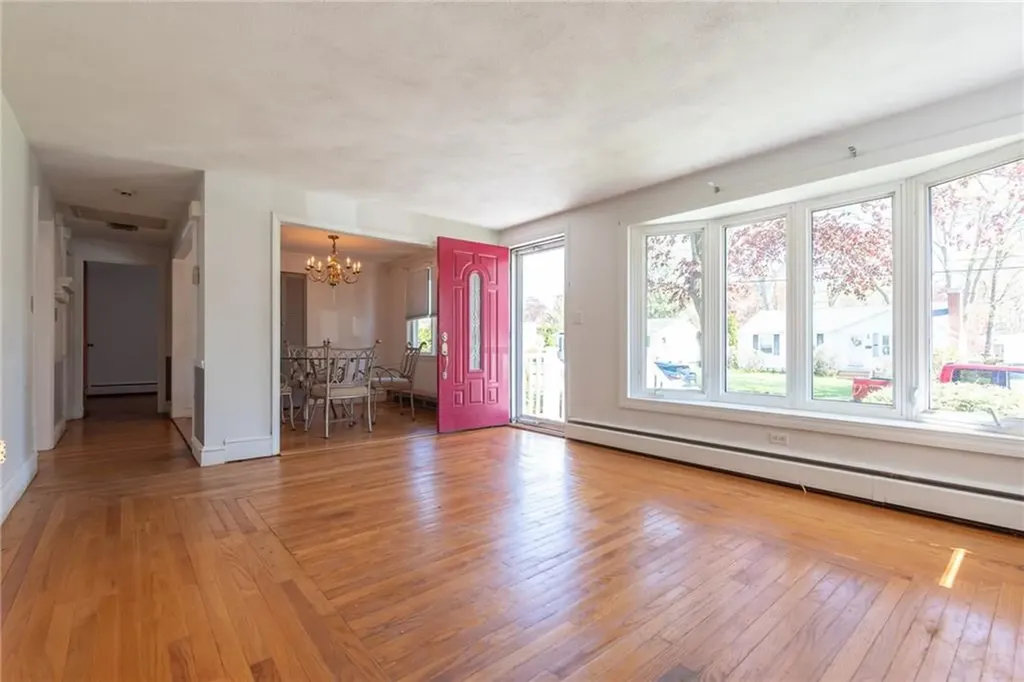 47 Amsterdam Avenue Warwick RI 02889