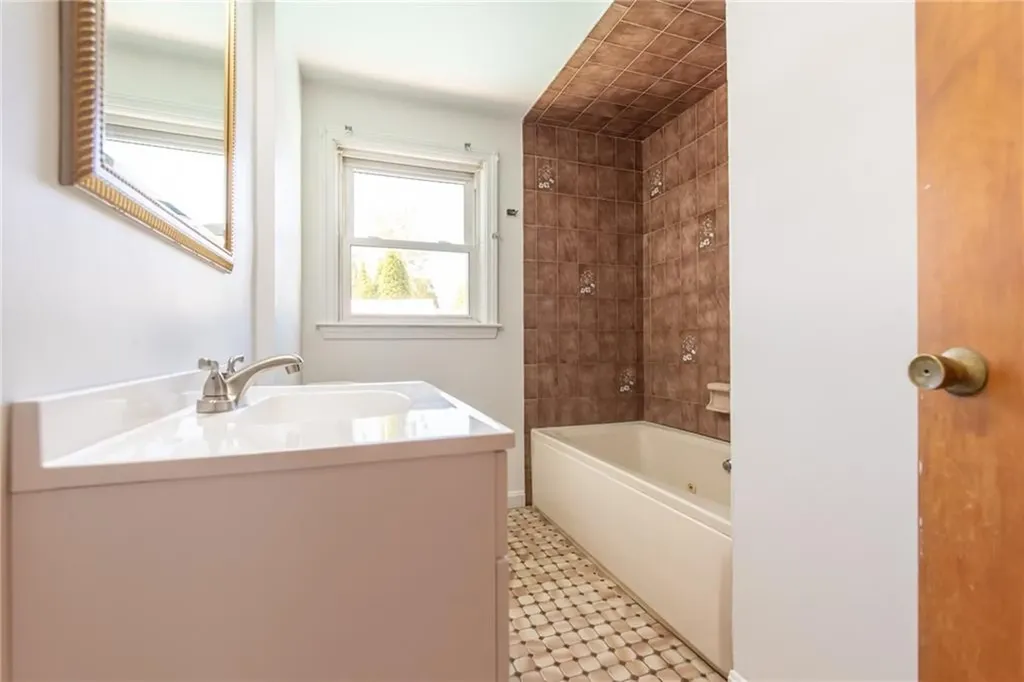 47 Amsterdam Avenue Warwick RI 02889