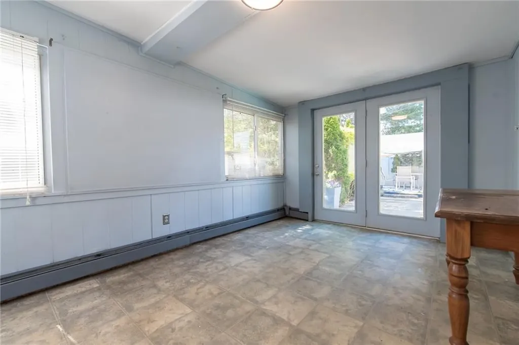 47 Amsterdam Avenue Warwick RI 02889