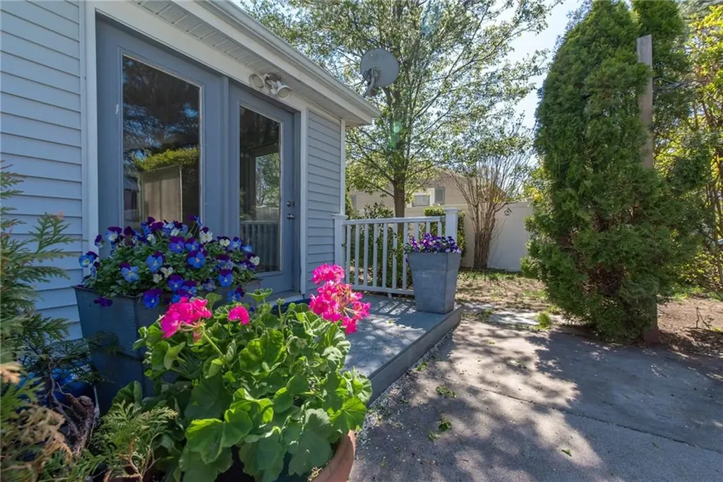 47 Amsterdam Avenue Warwick RI 02889
