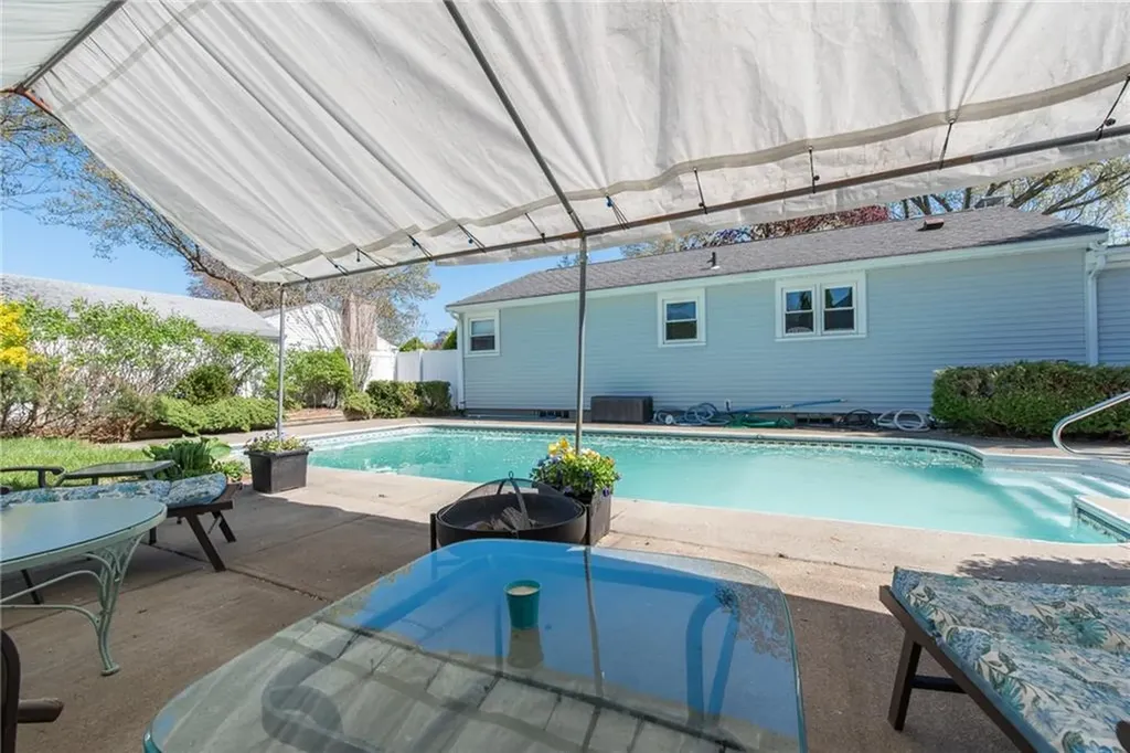 47 Amsterdam Avenue Warwick RI 02889