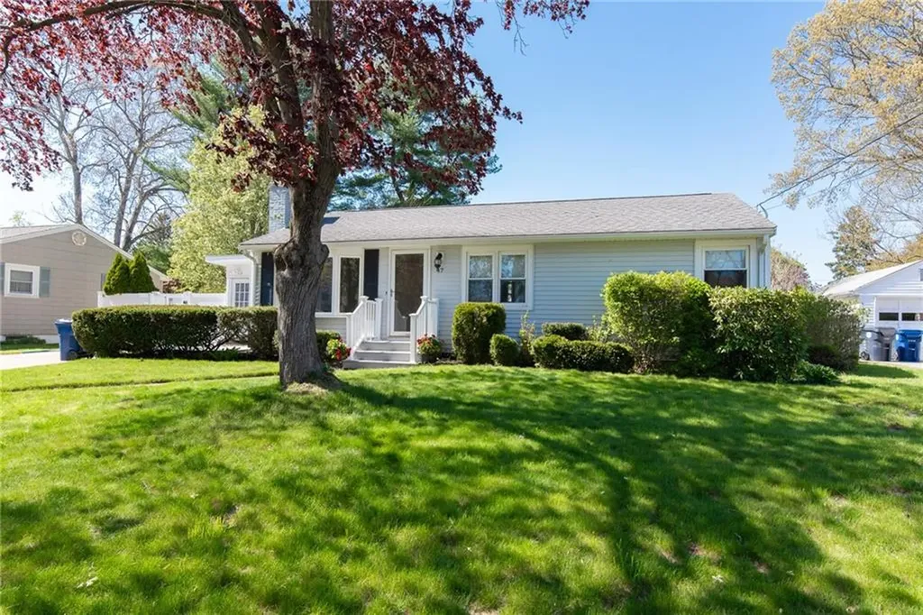 47 Amsterdam Avenue Warwick RI 02889