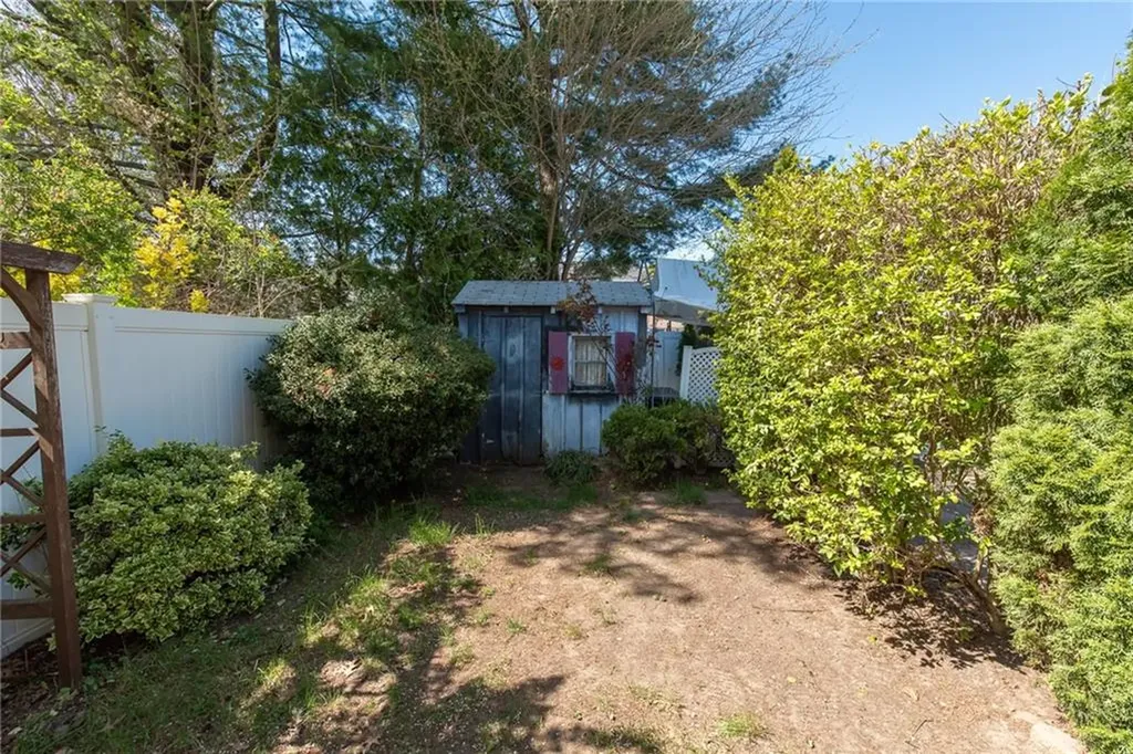 47 Amsterdam Avenue Warwick RI 02889