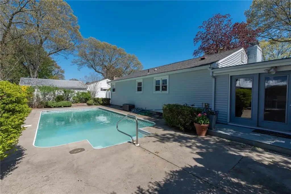 47 Amsterdam Avenue Warwick RI 02889