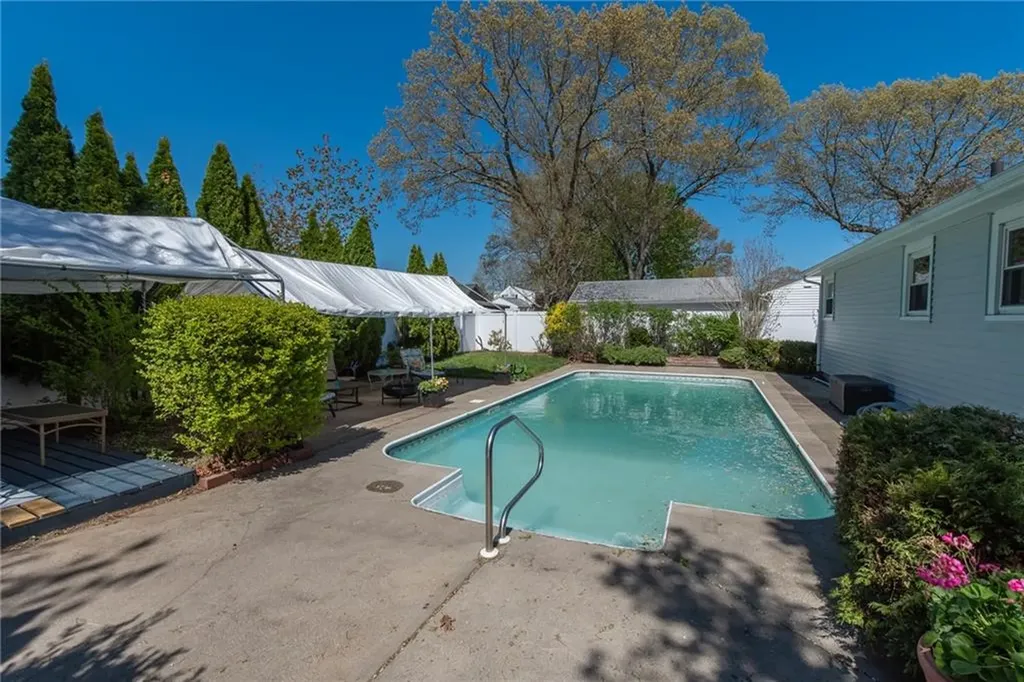 47 Amsterdam Avenue Warwick RI 02889