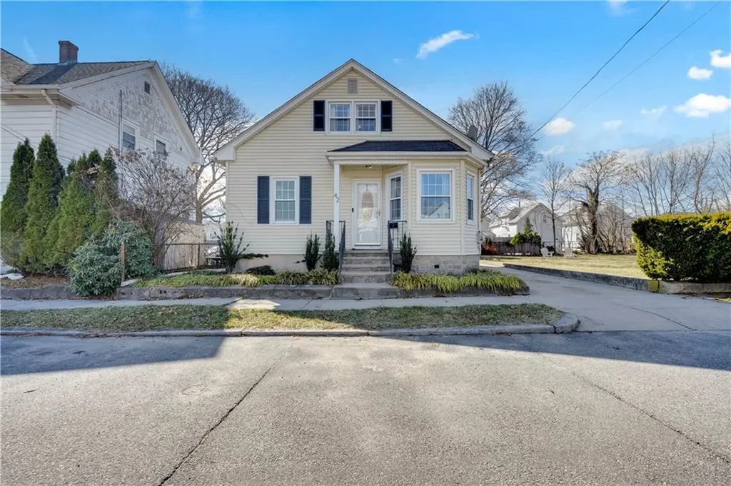 42 Victoria Avenue Cranston RI 02920