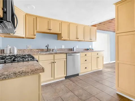 26 Anthony Street Warwick RI 02886